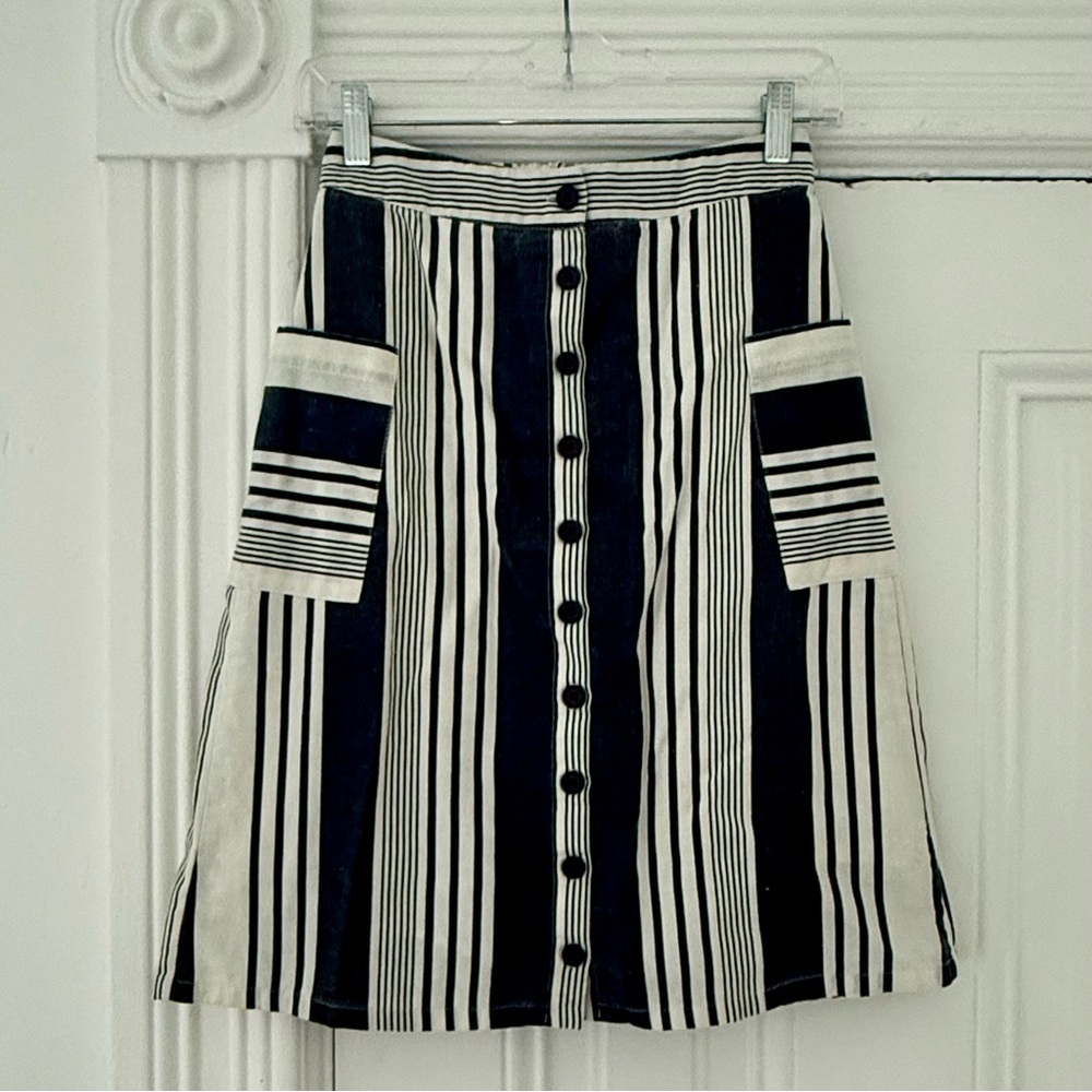 ๐ฆ Striped Black and White Button-Front Linen Skirt